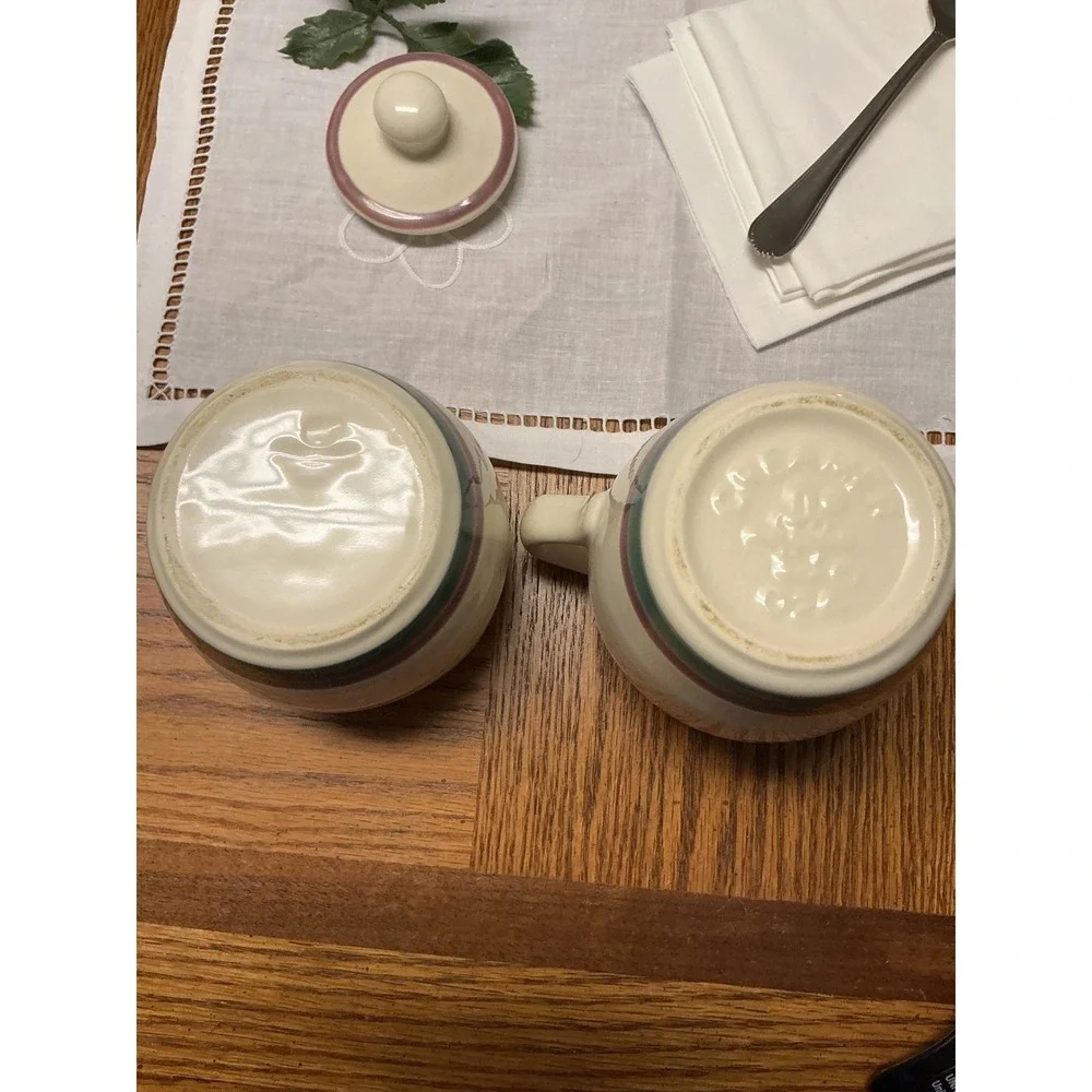 Vintage Pfaltzgraff Sugar and Creamer Set‎